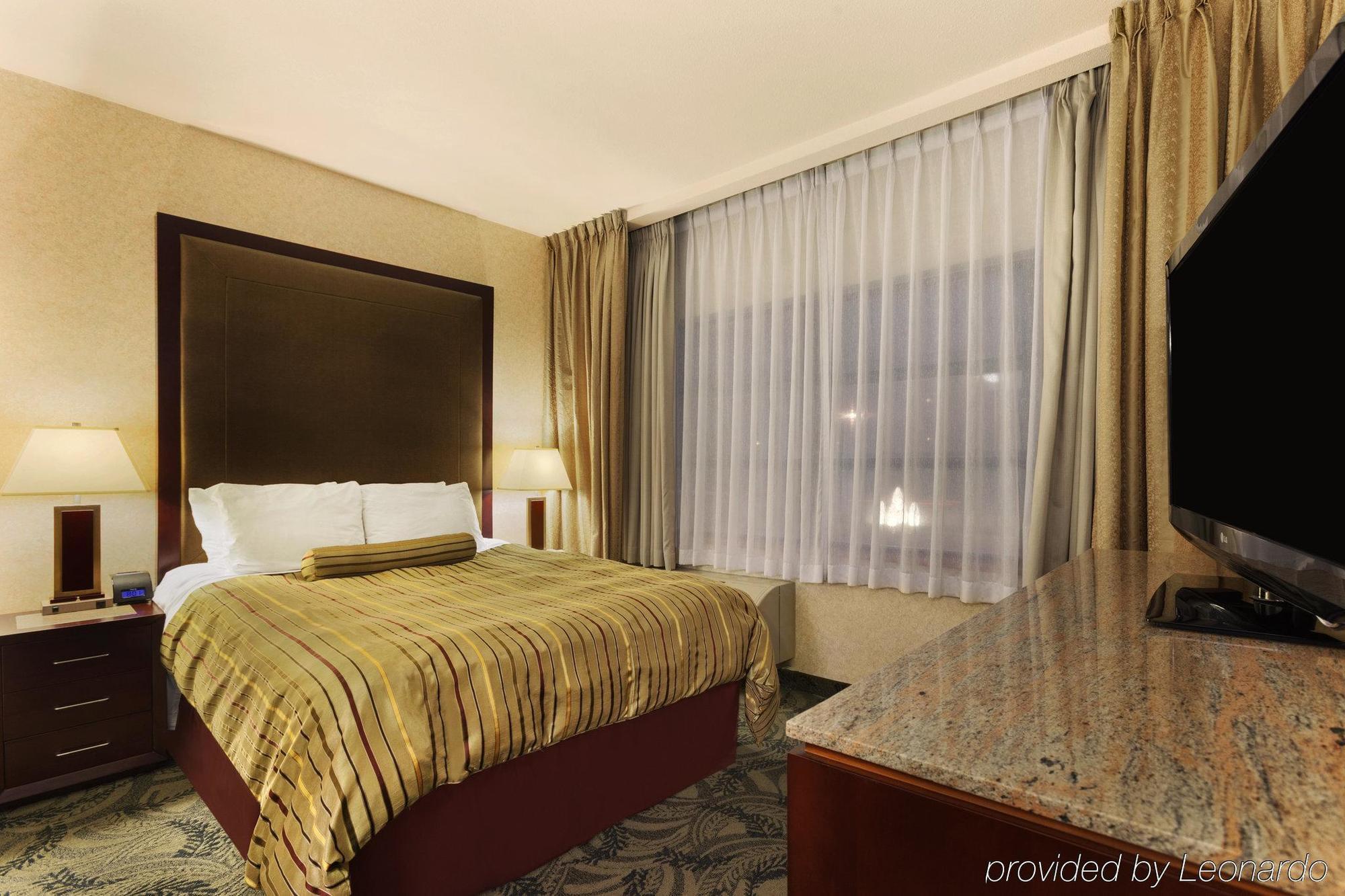 Poco Inn And Suites Hotel And Conference Center Порт Кокитлам Екстериор снимка