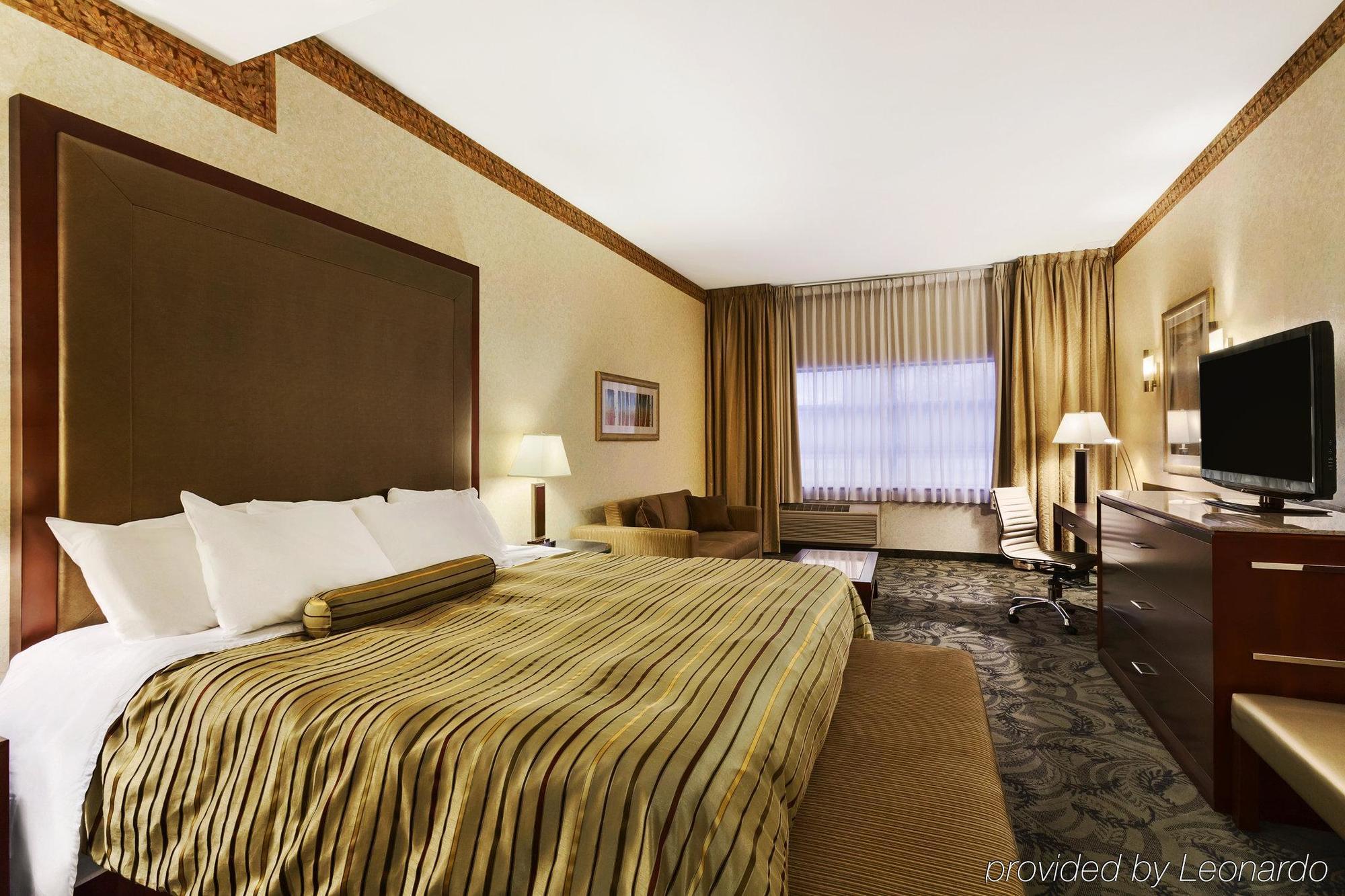 Poco Inn And Suites Hotel And Conference Center Порт Кокитлам Екстериор снимка