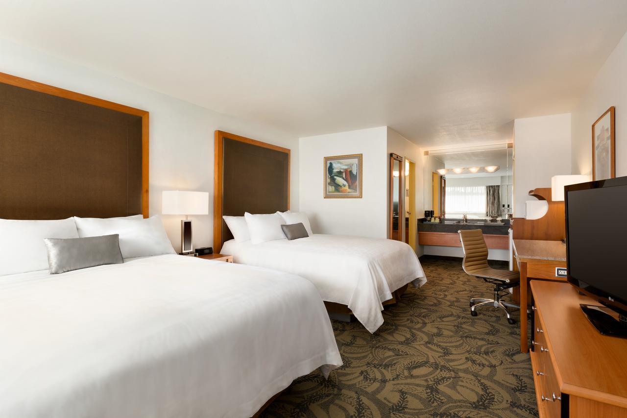 Poco Inn And Suites Hotel And Conference Center Порт Кокитлам Екстериор снимка