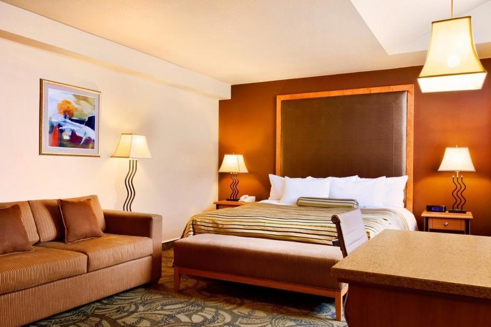 Poco Inn And Suites Hotel And Conference Center Порт Кокитлам Екстериор снимка